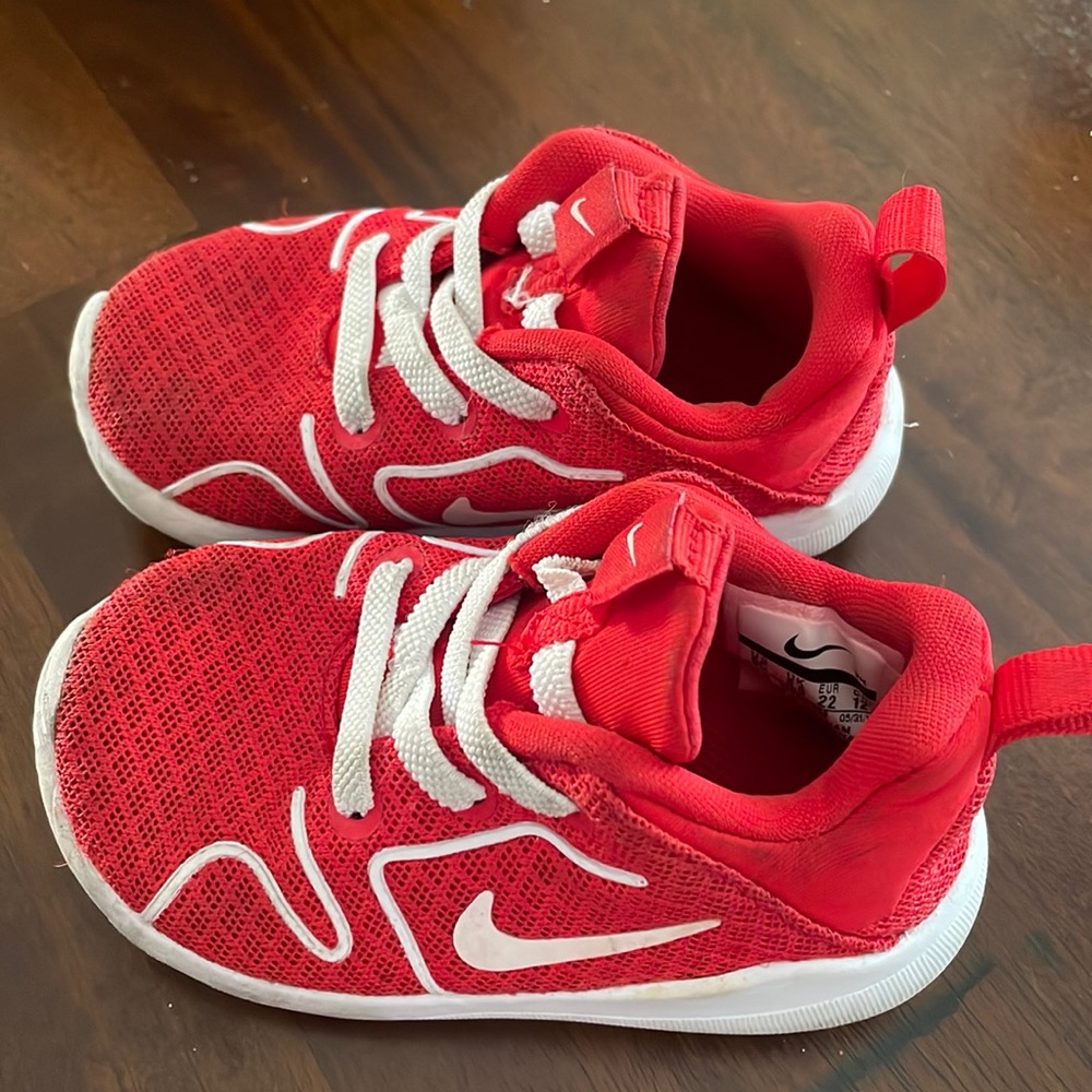 Toddler Red Nike sneakers